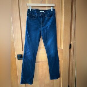 Levi’s Women’s Shaping straight Jeans. Dark wash size 30
